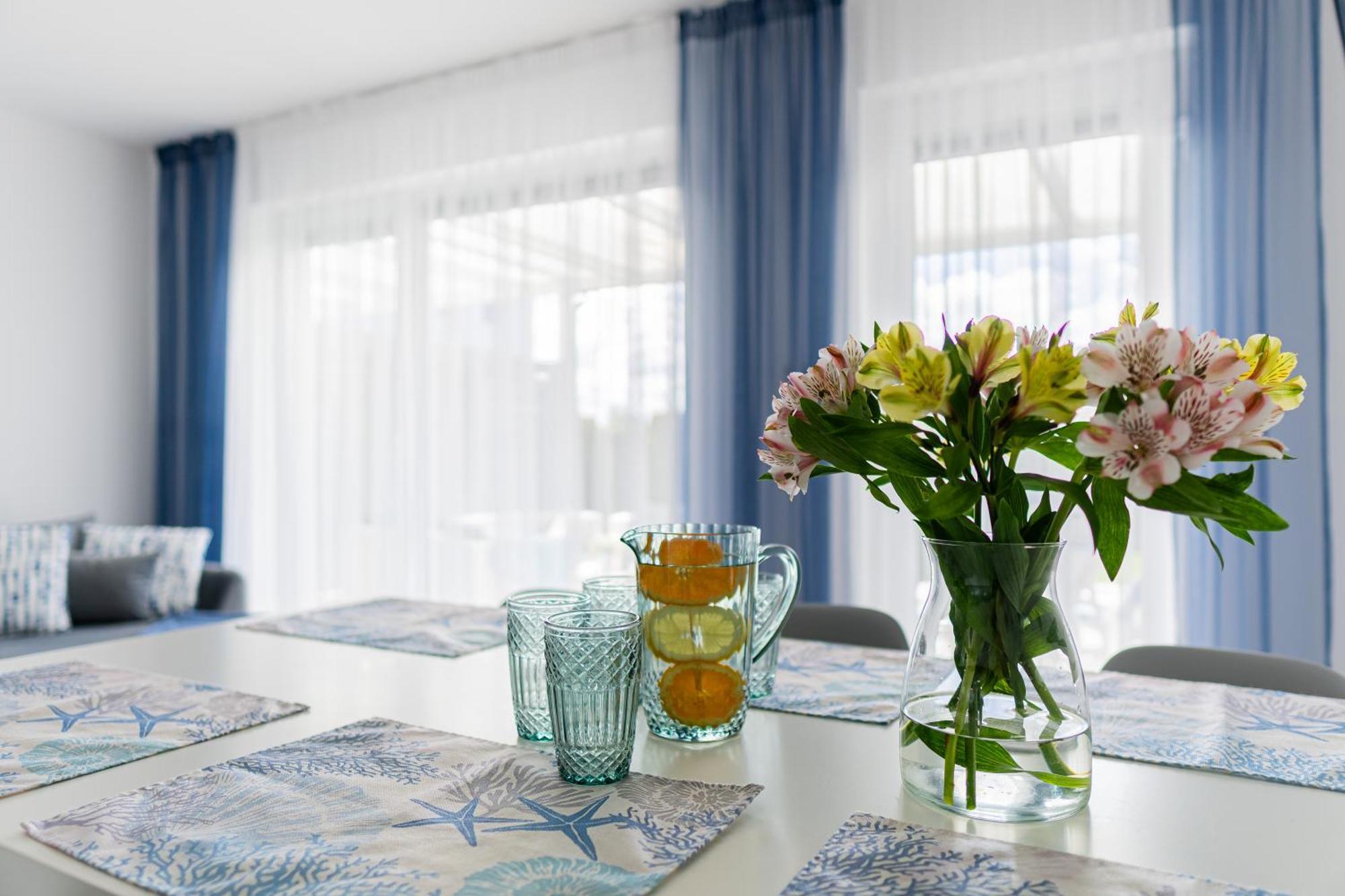 Barka - Apartamenty Premium Oraz Pokoje Blisko Plazy Karwia Exteriör bild